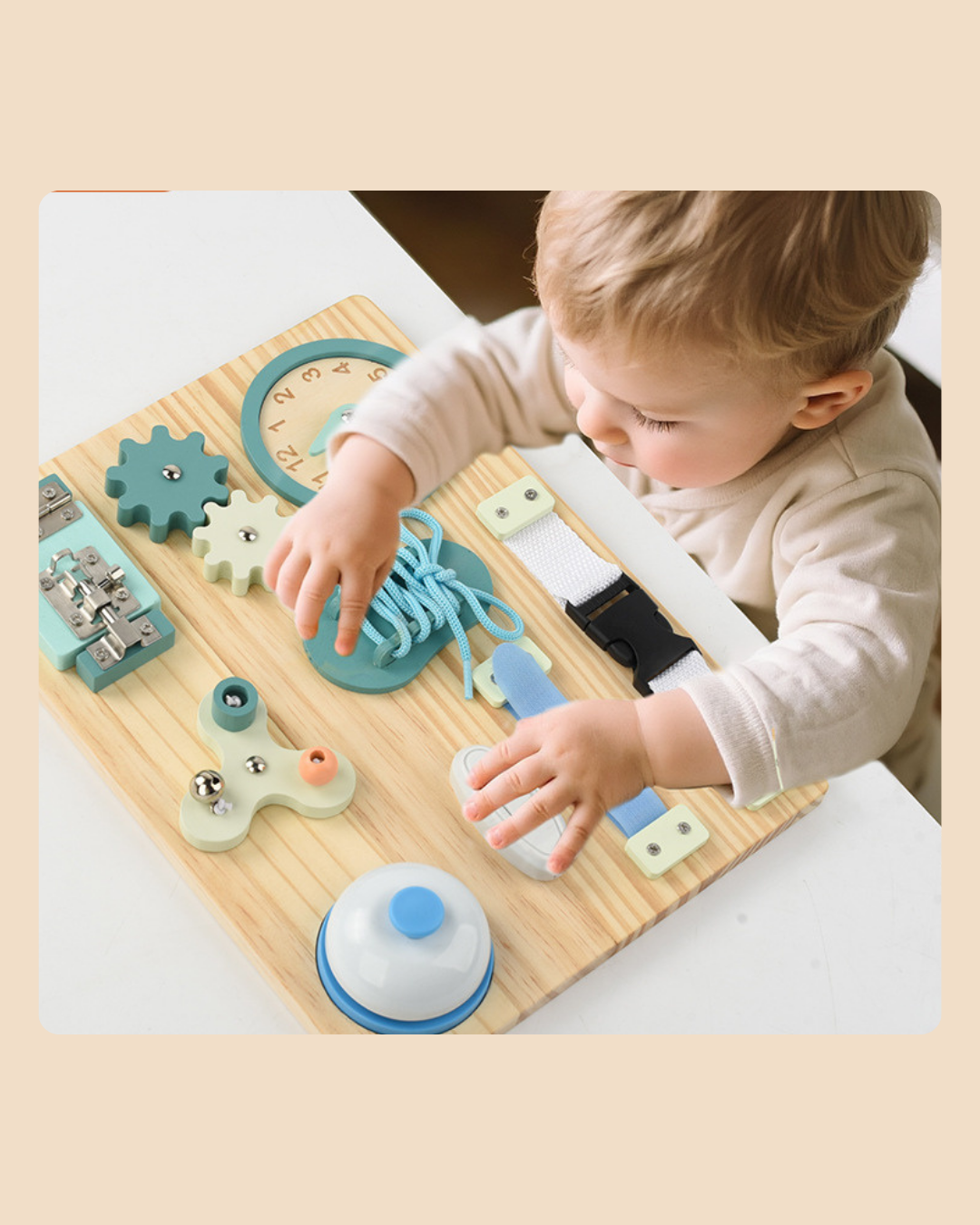 Wild & Little BusyBoard - Ontdek de wereld in kleine handjes