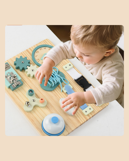 Wild & Little BusyBoard - Ontdek de wereld in kleine handjes